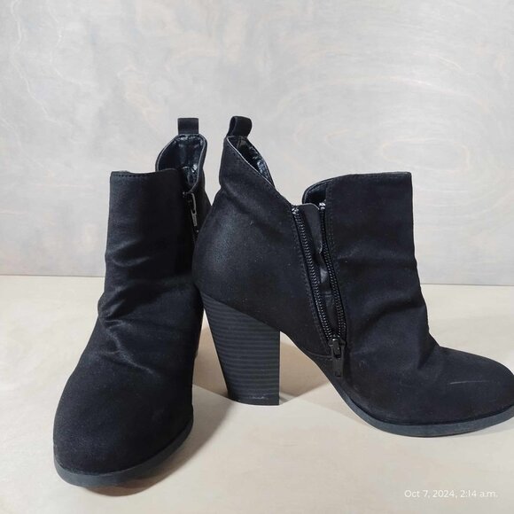 Call it Spring Heeled boot jet black ankle bootie with gold zippers curved toe - Picture 10 of 10
